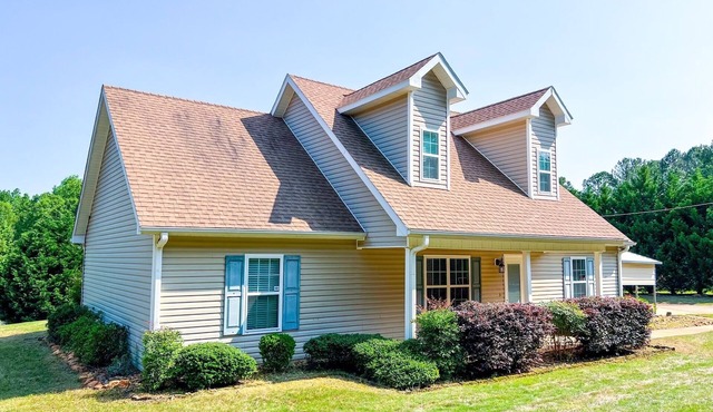 Charming 3-bdrm house on 3 acres with heat/AC, fitness eqpt, WiFi in Thomaston