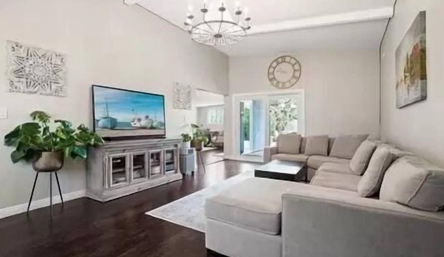 Charming 3 bed/2.5 bath house in Granada hills South