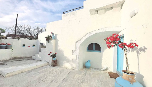 Charming 3 bed/2 bath Cretan village escape w/ocean view
