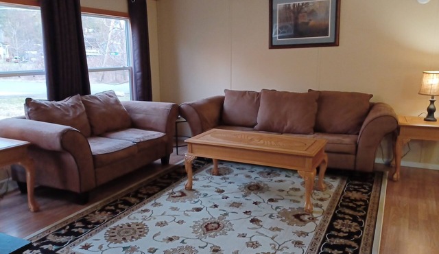 Charming 3-bed/2-Bath with WiFi, AC in Wawarsing. Your Home Away from Home!