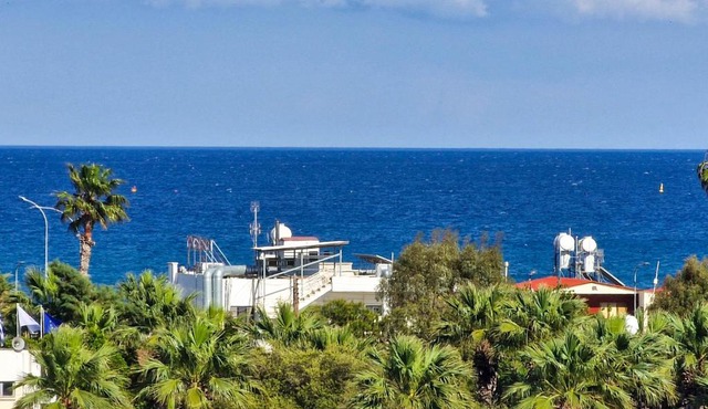 Charming 3-Bed Duplex with Stunning Sea View