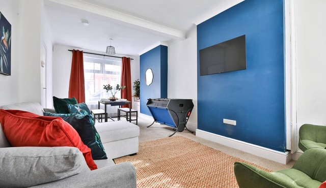 Charming 3 Bed Home Near Caerphilly Castle