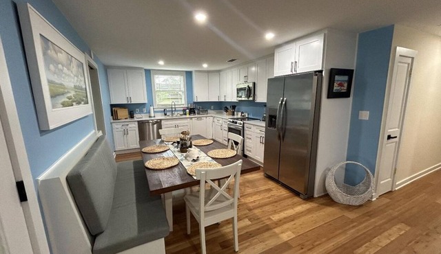 Charming 3-bedroom cottage with WiFi and AC in tranquil St. Simons Island