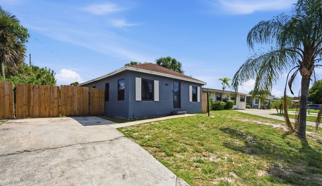 Charming 3-bedroom house with AC, WiFi in lovely West Palm Beach
