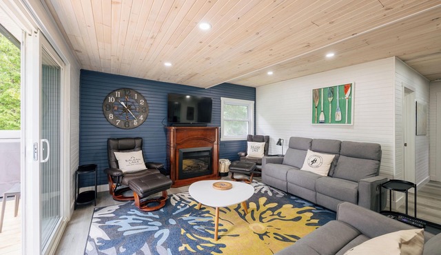 Charming 3-bedroom cottage with WiFi, AC on serene Balsam Lake