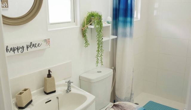 Charming 3-bedroom house with AC and WiFi in lovely Lower Carlton