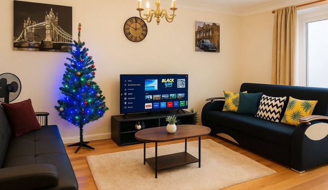Charming 3-bedroom house in Sittingbourne for contractors, family & Tourists!