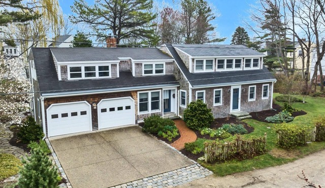 Charming 3-Bedroom Coastal Retreat with Partial Paddy Creek Views