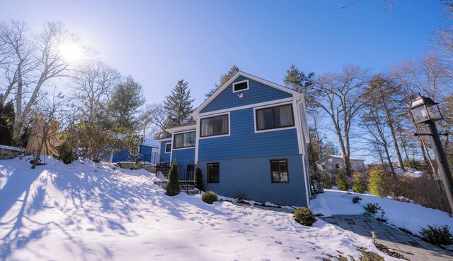 Charming 3-bedroom lake house with WiFi, AC in scenic Putnam Valley