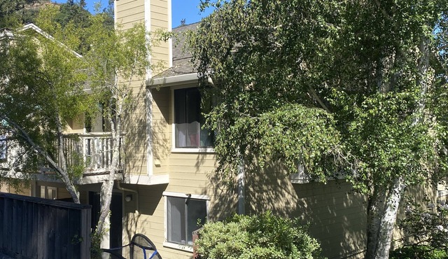 Charming 3-bedroom townhome in Scotts Valley with AC, WiFi and a pool