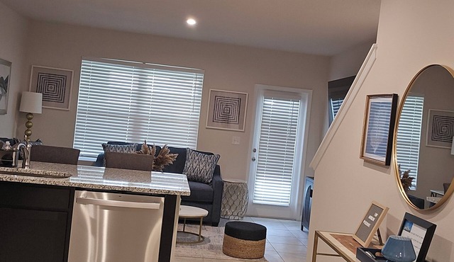 Charming 3-bedroom house with WiFi and AC in sunny South Daytona
