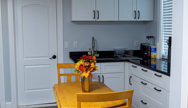 Charming 3-bedroom apartment with WiFi, AC in lovely Leominster