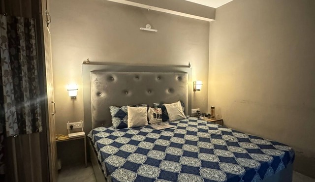Charming 3-bedroom apartment with AC and WiFi in marvelous Vashist
