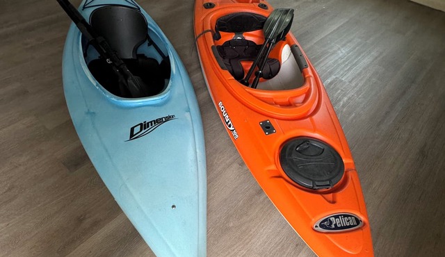Charming 3-bedroom bungalow with 2 single kayaks in Edgewater