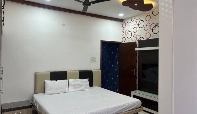 Charming 3-bedroom bungalow with AC and WiFi in Indore