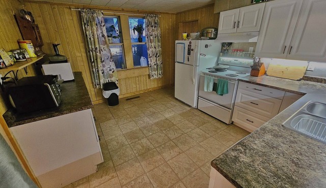 Charming 3-bedroom accommodation with WiFi, AC in Birch Hills Saskatchewan.n