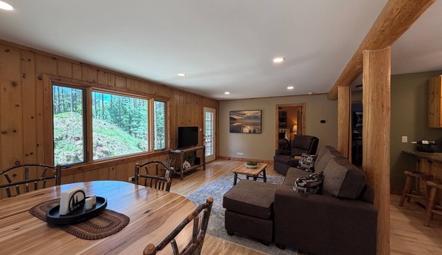 Charming 3-bedroom cabin in Woodruff perfect for relaxing getaways