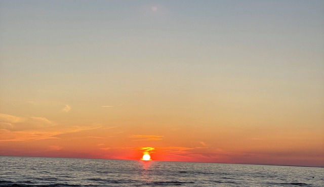 Charming 3-bedroom cottage with dazzling sunset views