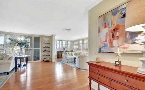 Charming 3 Bedroom Condo Near Worth Avenue