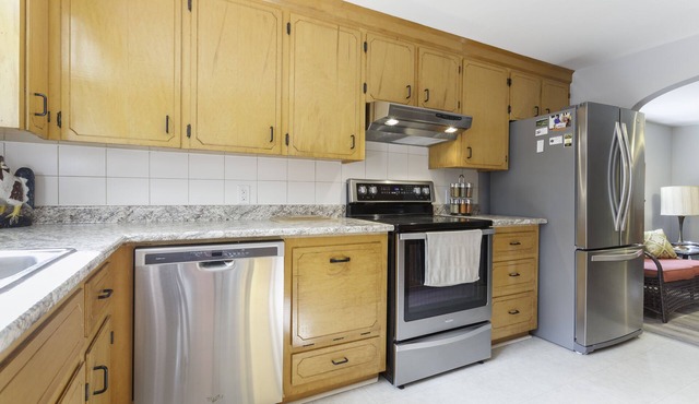 Charming 3 Bedroom Cottage near Hubbards; very close to Fox Point beach