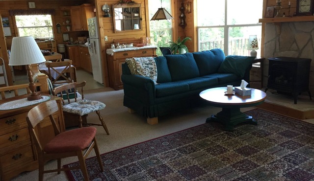Charming 3-bedroom cottage/home overlooking Big Gull Lake in Central Frontenac