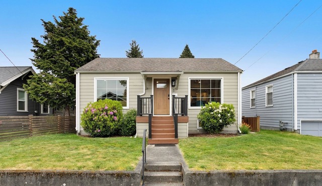 Charming 3-bedroom Craftsman with AC + EV-Charger + very walkable in Ballard