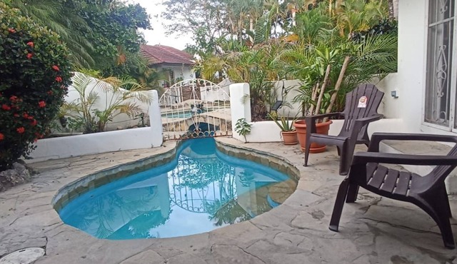 Charming 3-bedroom villa with WiFi, AC in Perla Marina