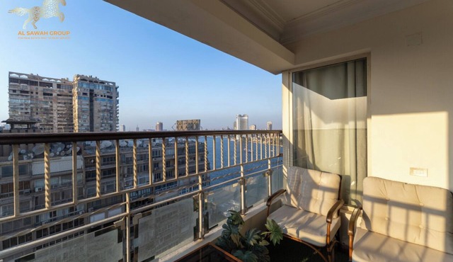 Charming 3-bedroom duplex with Nile view ,AC and WiFi in fabulous Giza