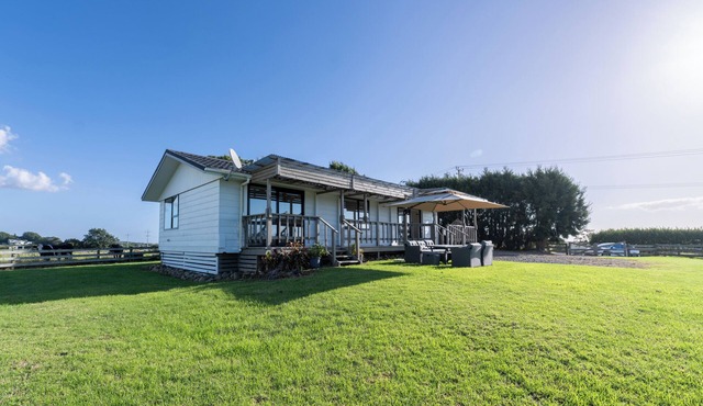 Charming 3-Bedroom Farm Stay Cabin in Kingseat