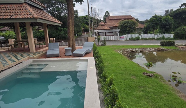 Charming 3-bedroom house with AC and WiFi in quaint Sankampang
