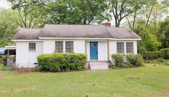 Charming 3-bedroom house in lovely Enterprise with AC, WiFi