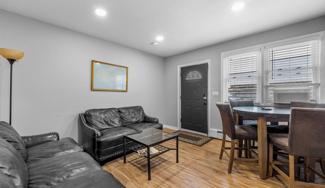 Charming 3-bedroom house Near