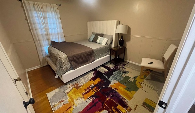 Charming 3-bedroom house in peaceful High Point with AC