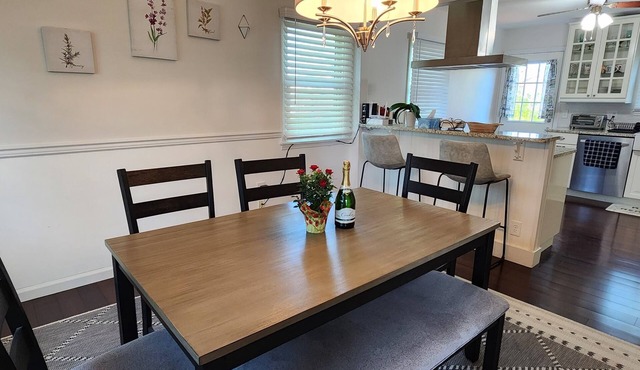 Charming 3-bedroom house with AC, WiFi in quaint Middletown