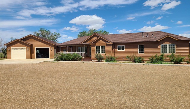 Charming 3-bedroom house in marvelous Wolf Point with WiFi, AC