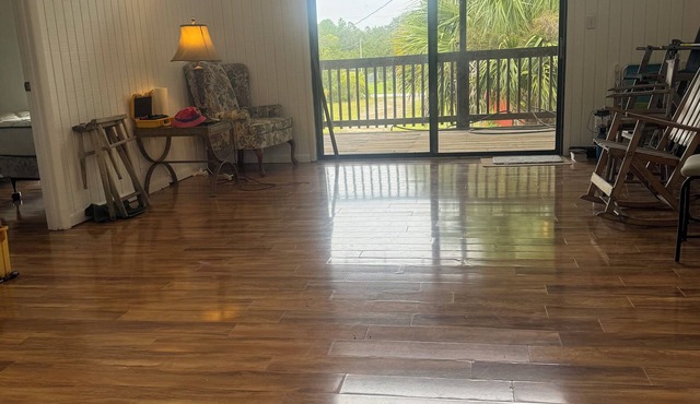 Charming 3-bedroom house in beautiful Cedar Key with AC, WiFi