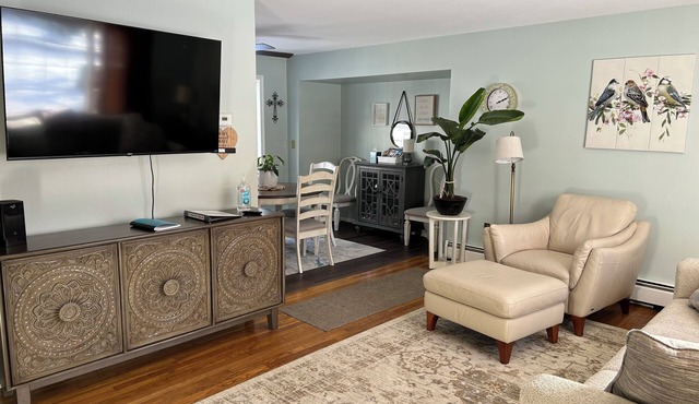 Charming 3-bedroom home on family-friendly quiet street in Warren