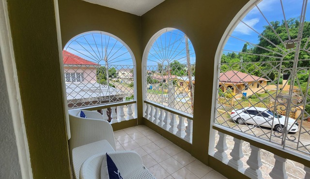 Charming 3-bedroom house in Boscobel , with WiFi access. 15 minutes fr Ocho Rios