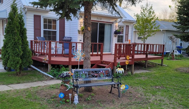 Charming 3-bedroom house with AC, WiFi in pleasant Hardwick.