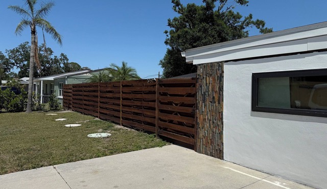 Charming 3-bedroom house in fantastic Sarasota with WiFi, AC