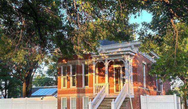 Charming 3-bedroom house in beautiful Winfield with WiFi, AC