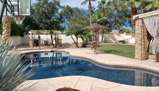 Charming 3-bedroom house with pool , WiFi, AC in fantastic Gilbert
