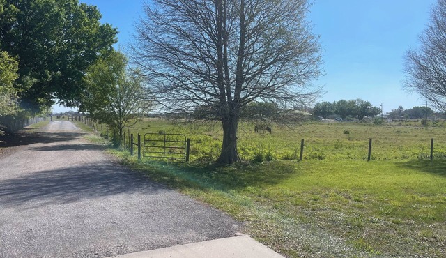 Charming 3-bedroom house with AC and WiFi in delightful Sebring on 2 acres.