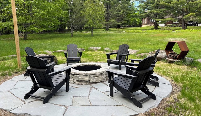 Charming 3-bedroom house in marvelous Hunter. Hot Tub, Pool Table, Ski, Lakes