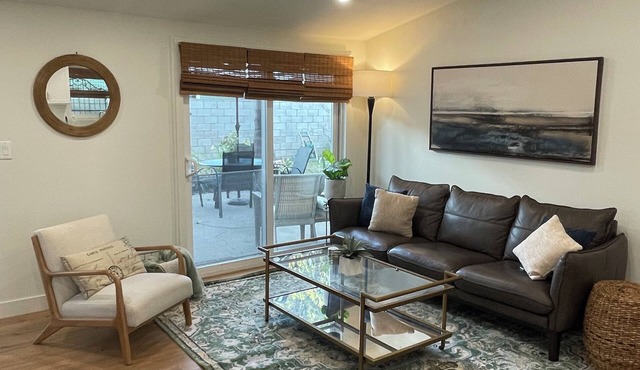 Charming 3-bedroom on quiet street 2 miles from Newport Coast