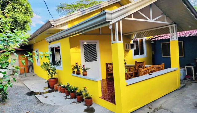 Charming 3-bedroom bungalow with WiFi and AC in pleasant Castillejos