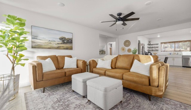 Charming 3 Bedroom Retreat: Perfect for Families, Travelers and Professionals