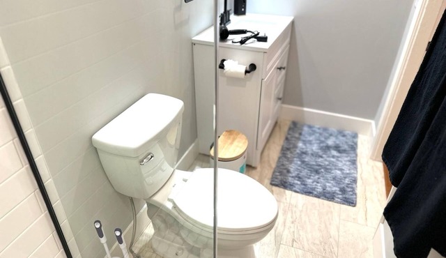 Charming 3-bedroom townhome with AC and WiFi in Framingham