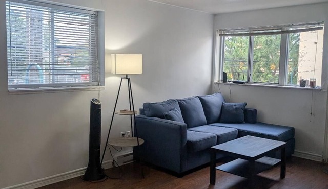 Charming 3 bedroom Townhouse Toronto Near long branch Go station