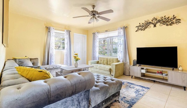 Charming 3-bedroom House with Office Space-Close to UF & Shands Hospital